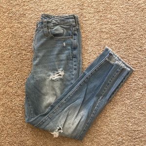 Universal Thread Distressed Medium Wash Jeans in High Rise Straight